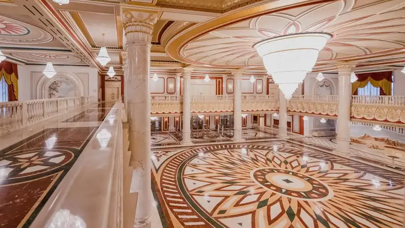 Казахстан театр Астана опера холл люстра мрамор